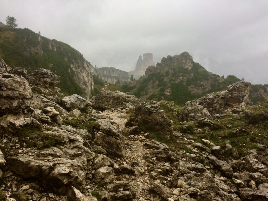 Cinque Torri w chmurach