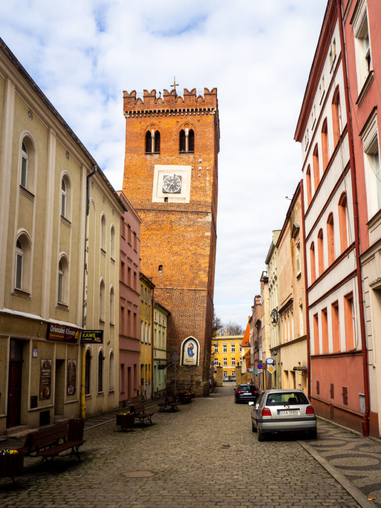 Krzywa wieża Ząbkowice