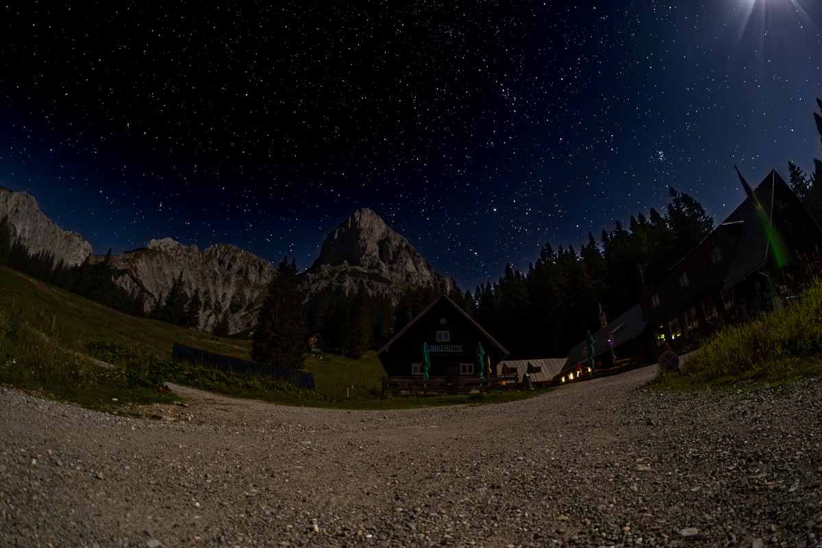 Oberst Klinke-Hütte i Kalbling nocą